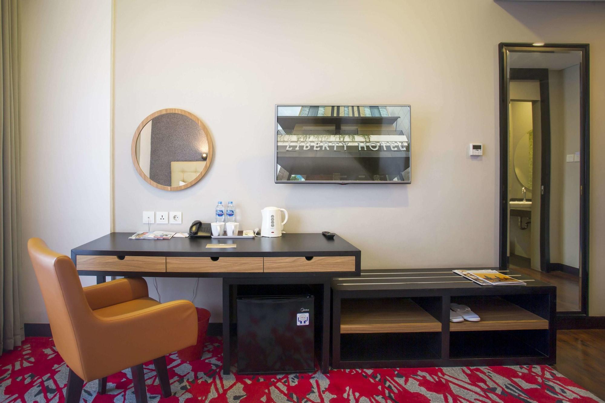 Liberty Hotel Thamrin Джакарта Екстериор снимка