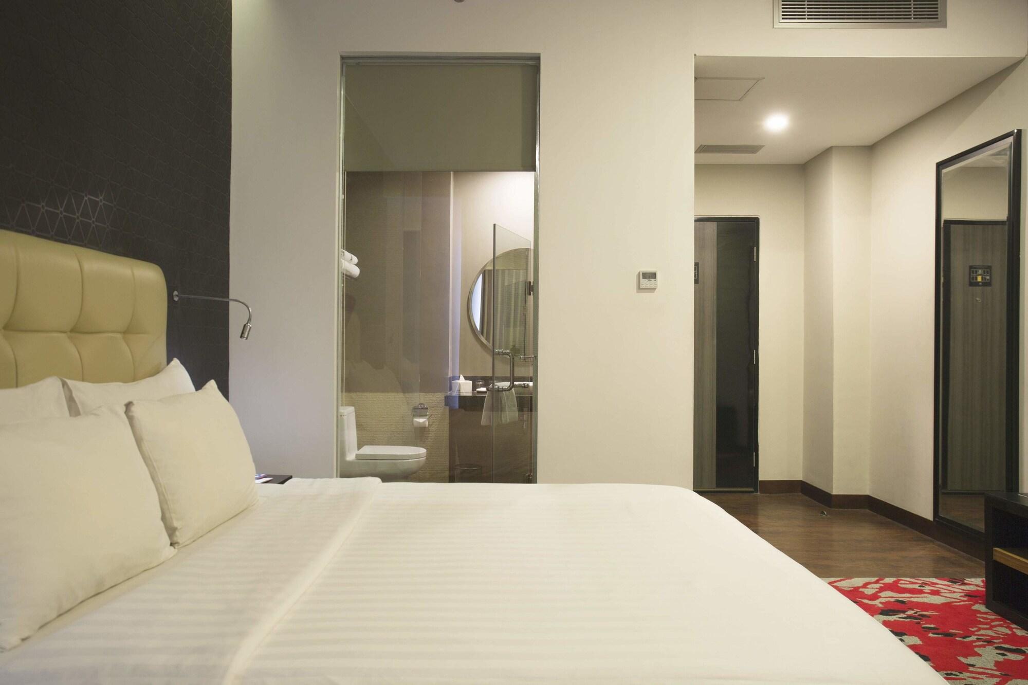 Liberty Hotel Thamrin Джакарта Екстериор снимка