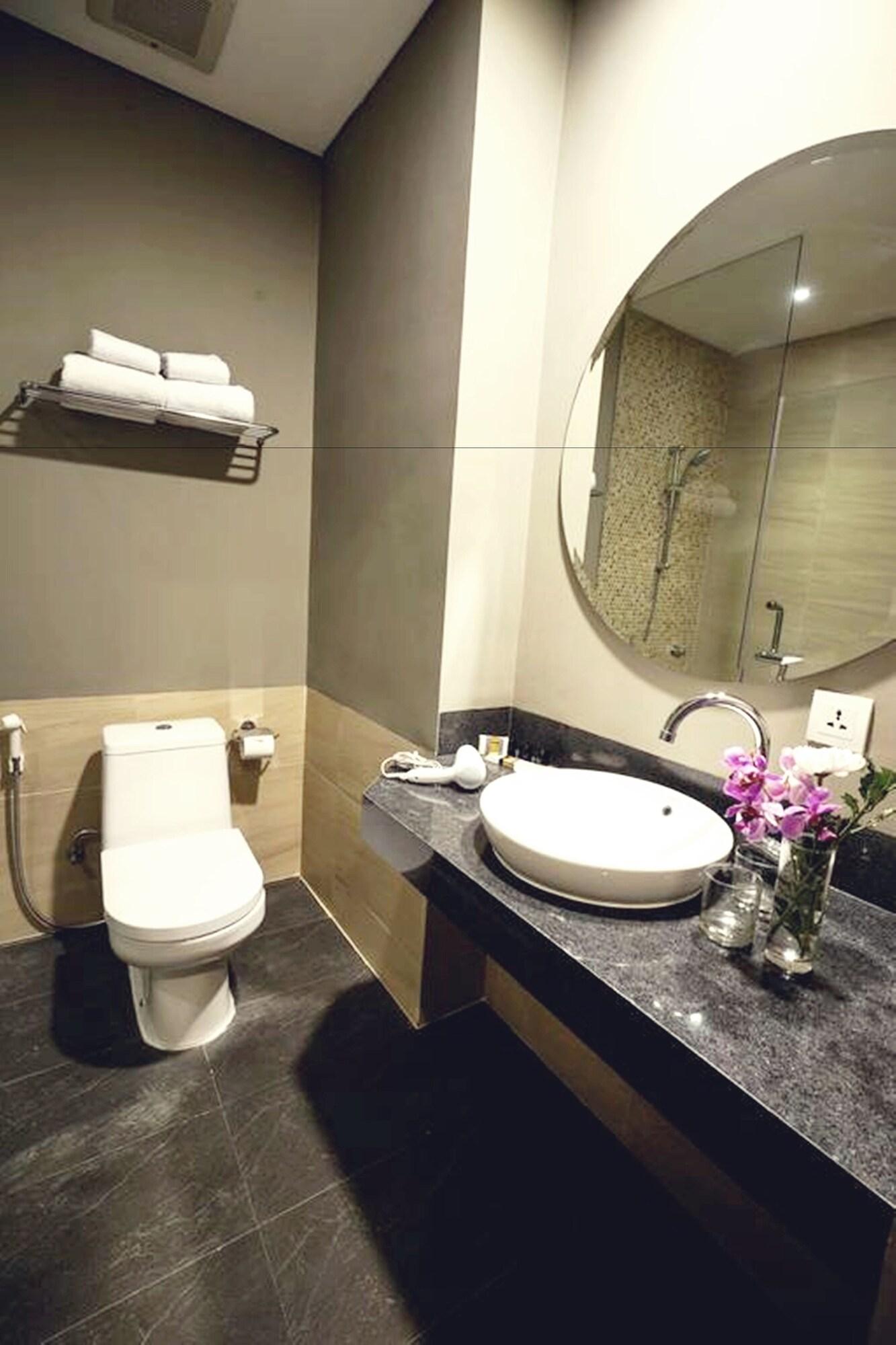 Liberty Hotel Thamrin Джакарта Екстериор снимка