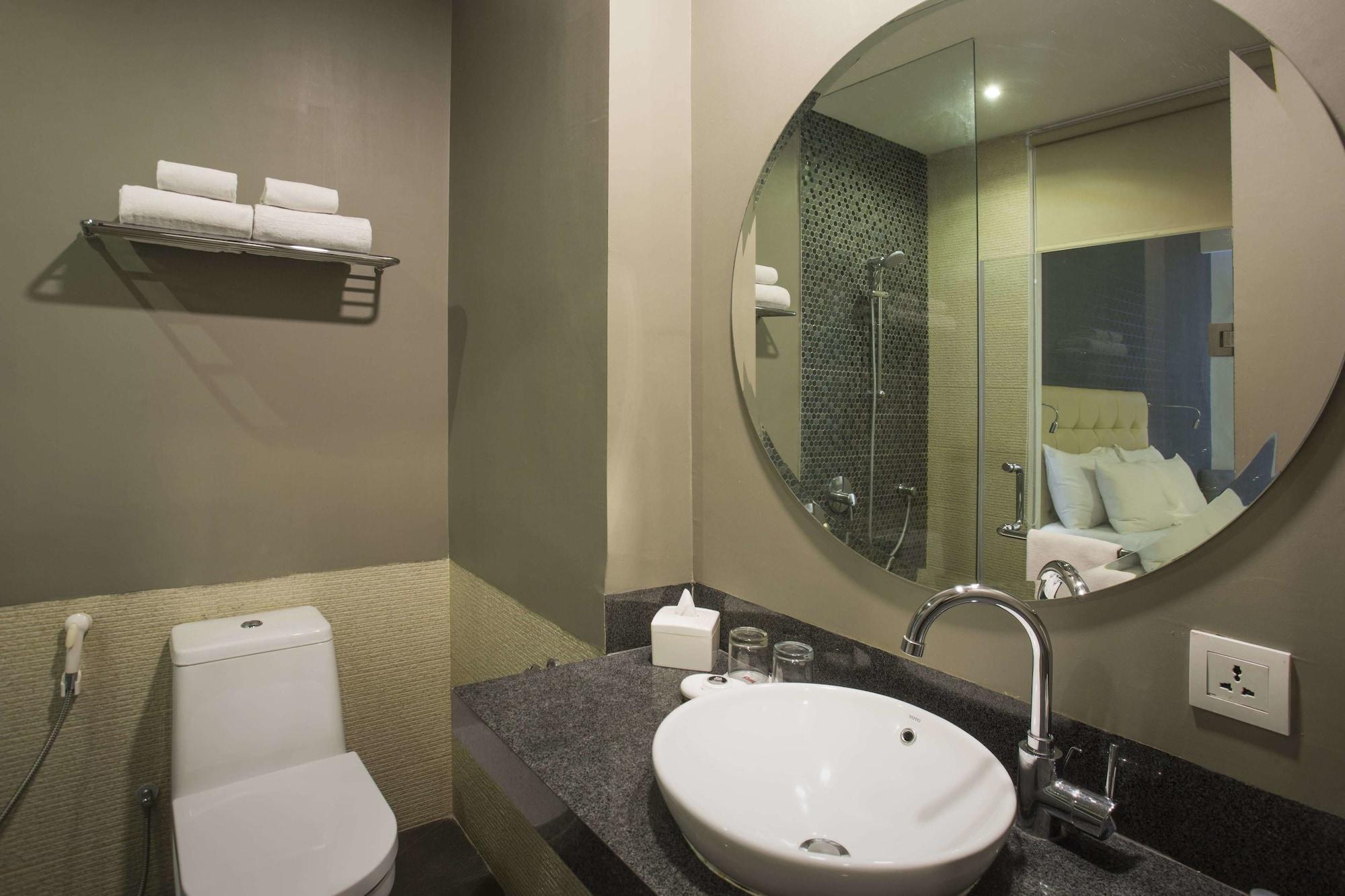 Liberty Hotel Thamrin Джакарта Екстериор снимка