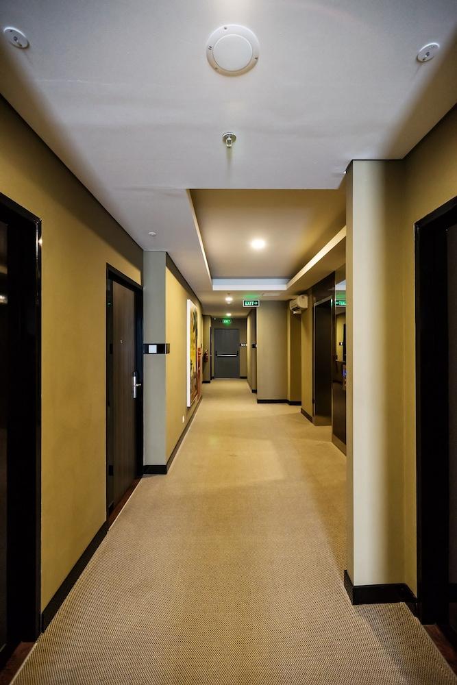 Liberty Hotel Thamrin Джакарта Екстериор снимка