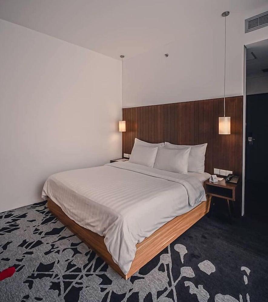 Liberty Hotel Thamrin Джакарта Екстериор снимка