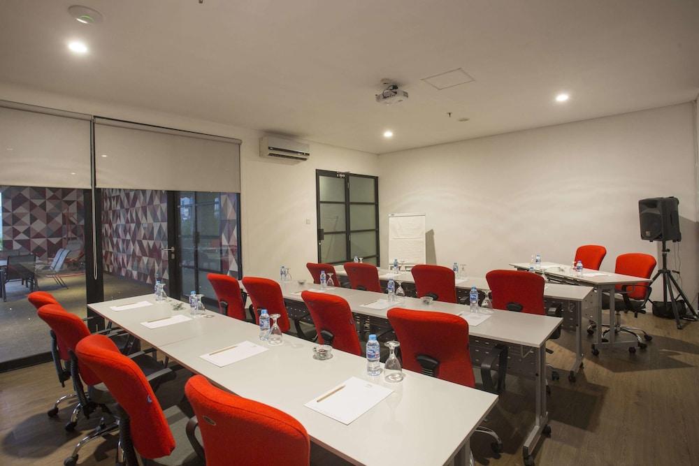 Liberty Hotel Thamrin Джакарта Екстериор снимка