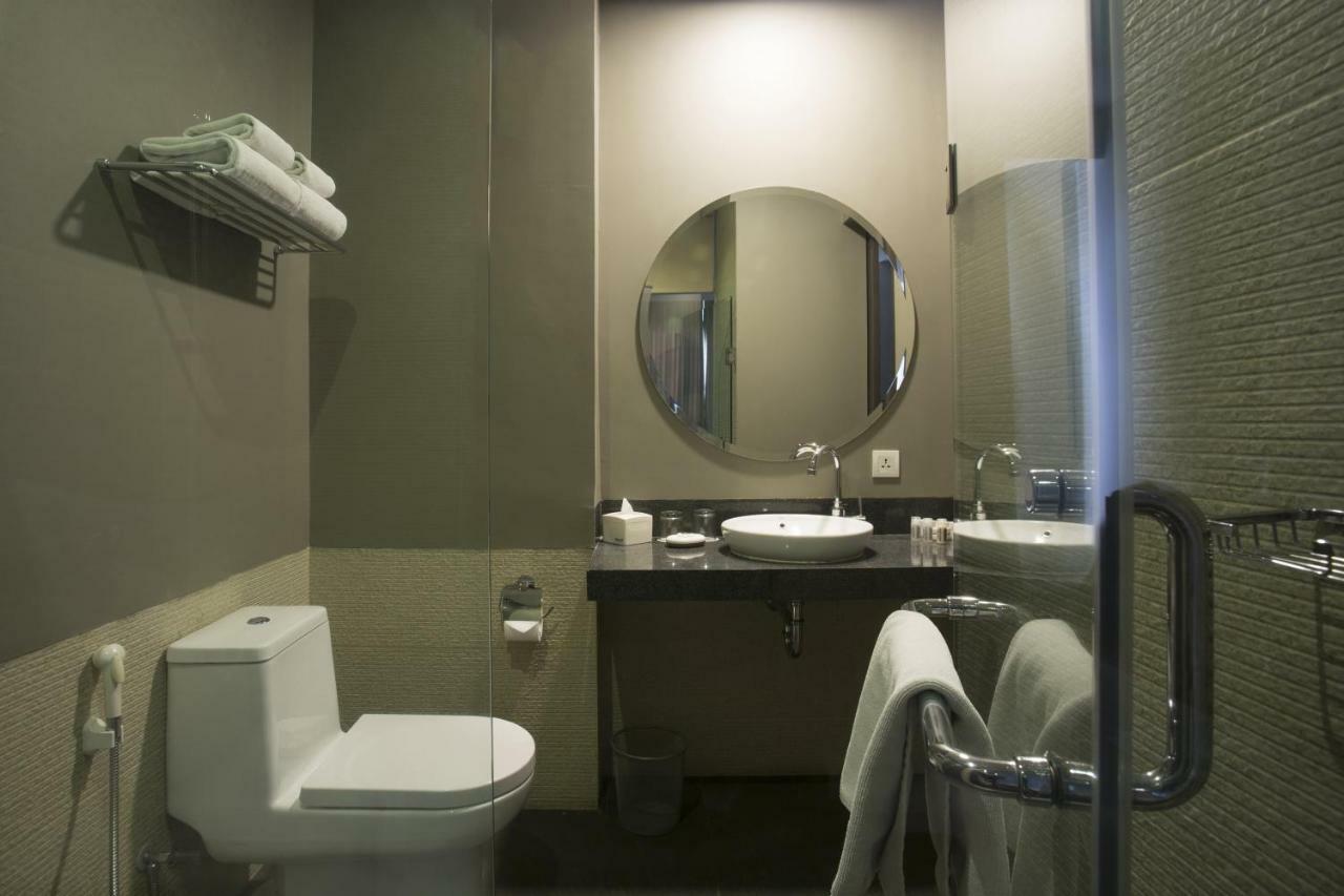 Liberty Hotel Thamrin Джакарта Екстериор снимка