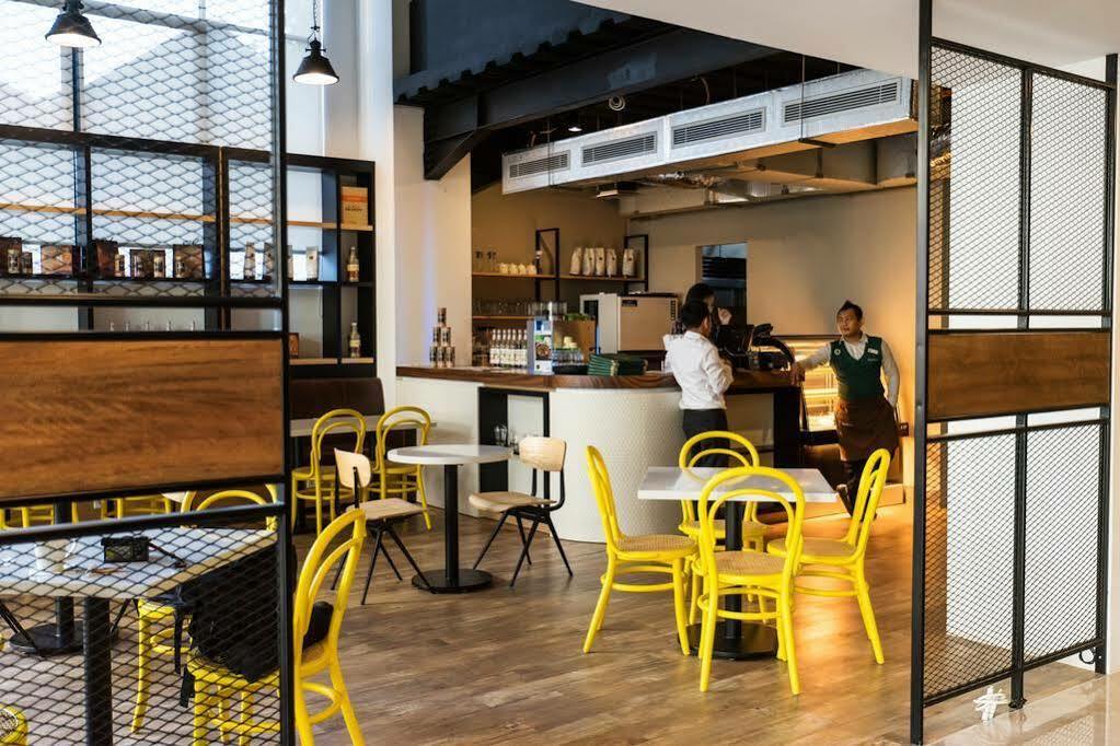 Liberty Hotel Thamrin Джакарта Екстериор снимка